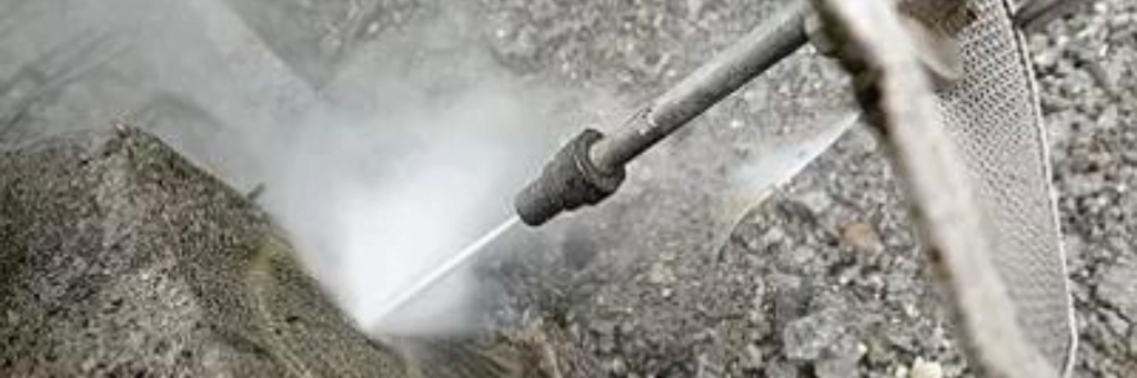 High Pressure Cleaning in Descaling and Surface Prepration
